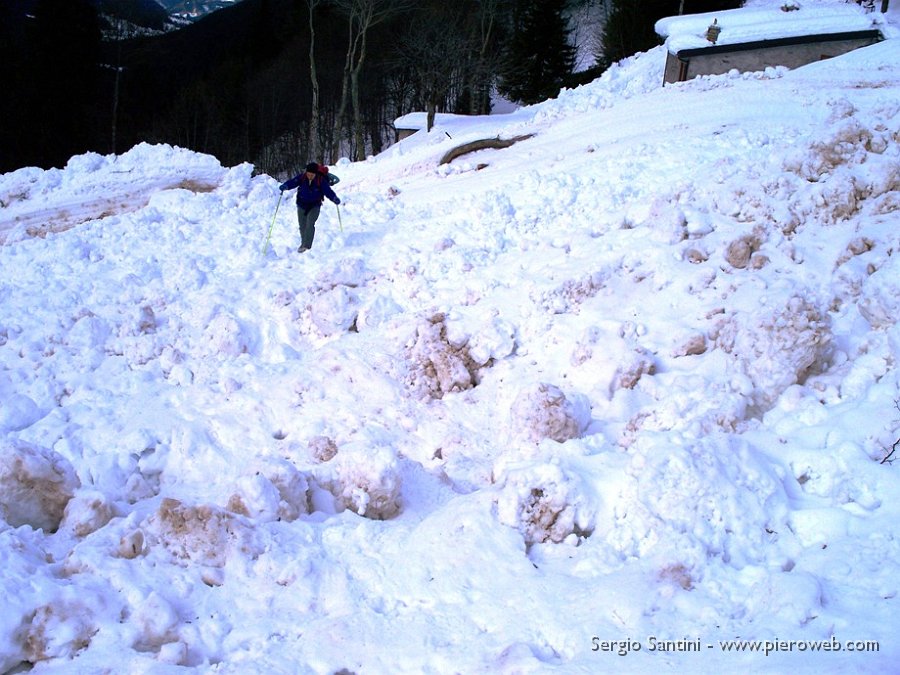 01 Slavina lungo la strada del Vivione.JPG